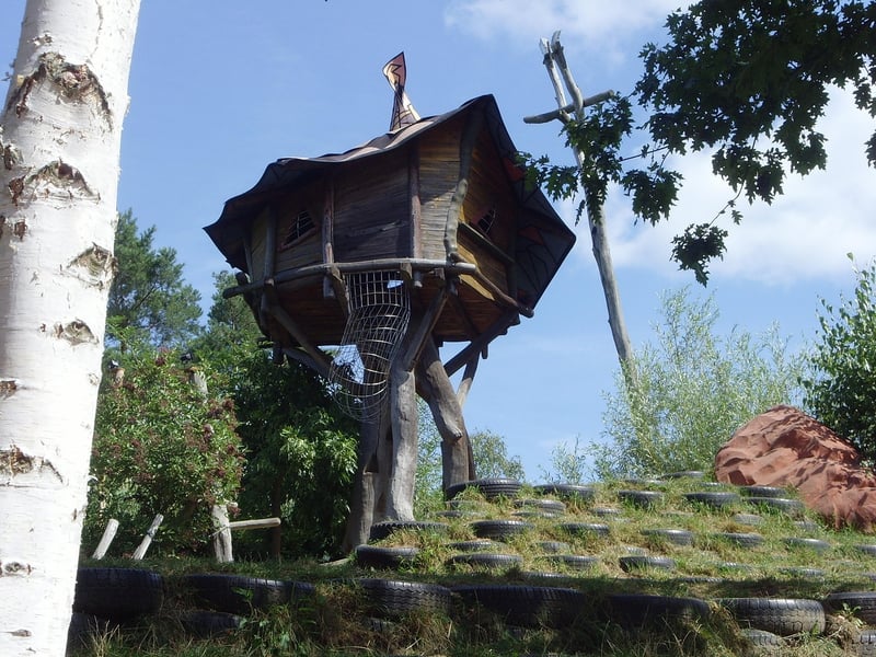 Treehouse lodges